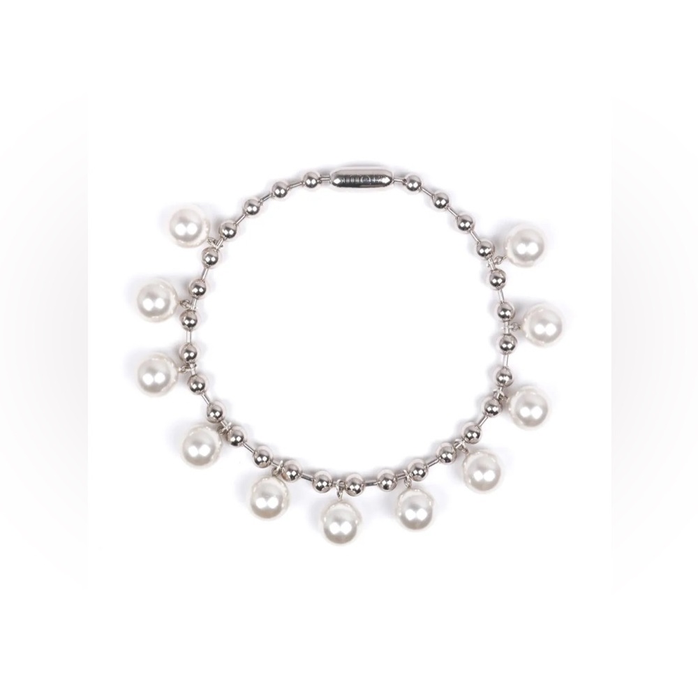 Like New Julietta Bellatrix Necklace in Silver & Pearl